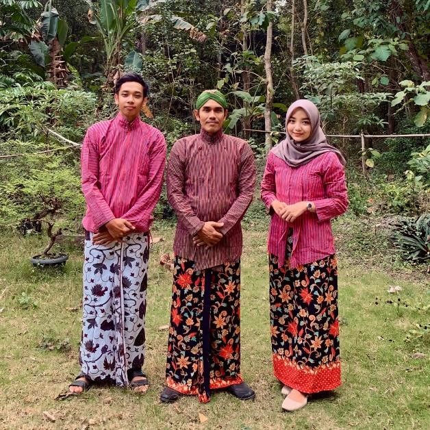 Baju Surjan Pak Sunarto: Bisnis Fashion yang Melestarikan Warisan Leluhur